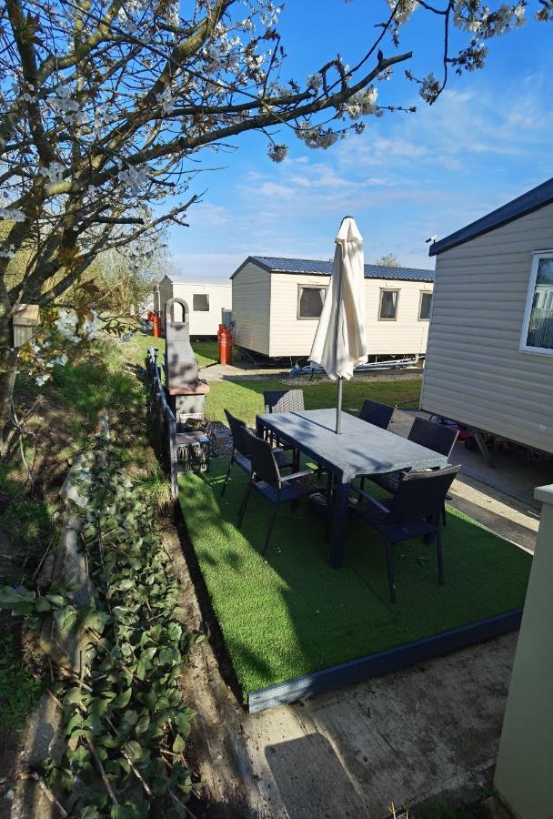 3 Bedroom Caravan With Hot Tub Tattershall Lakes المظهر الخارجي الصورة