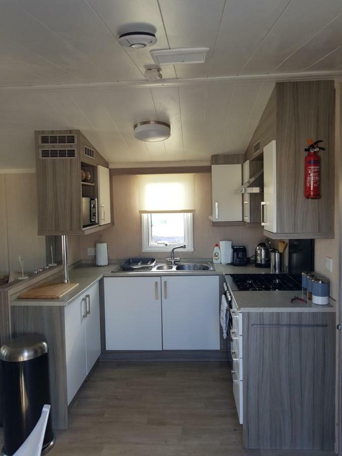 3 Bedroom Caravan With Hot Tub Tattershall Lakes المظهر الخارجي الصورة