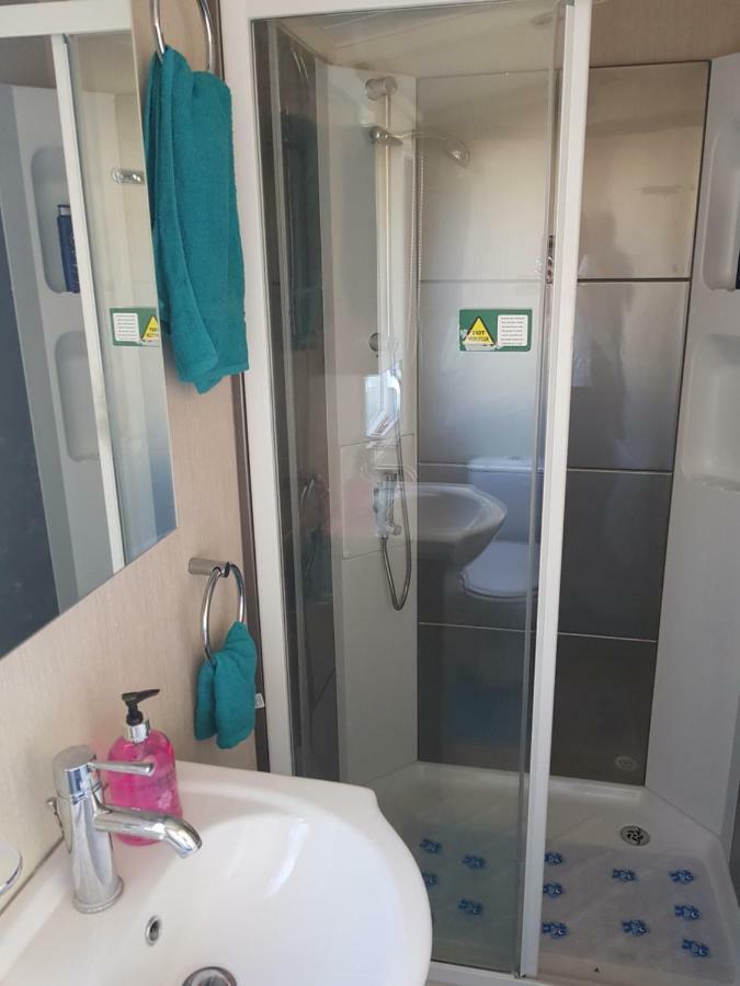 3 Bedroom Caravan With Hot Tub Tattershall Lakes المظهر الخارجي الصورة