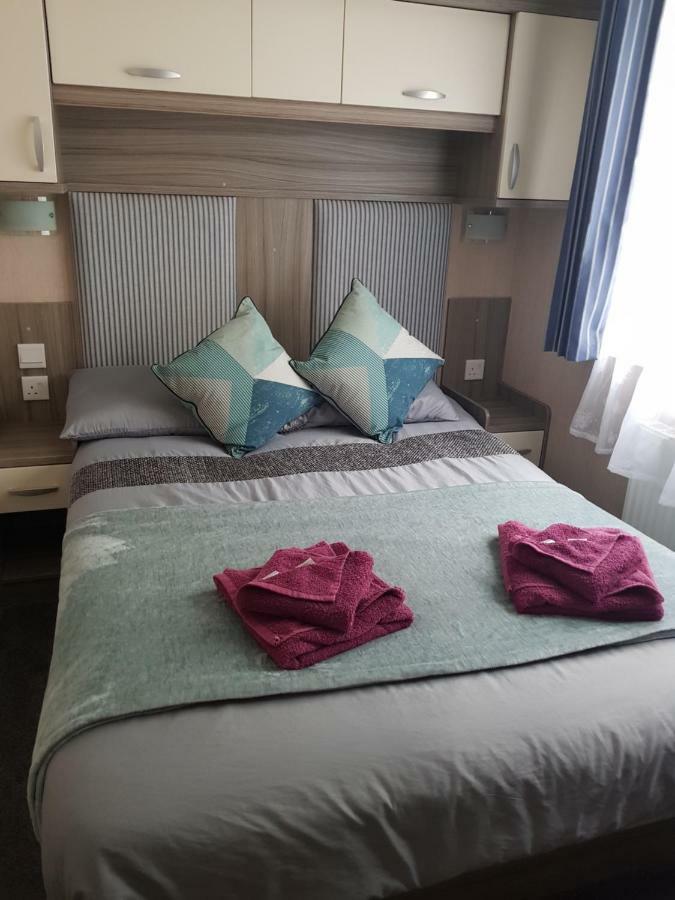 3 Bedroom Caravan With Hot Tub Tattershall Lakes المظهر الخارجي الصورة