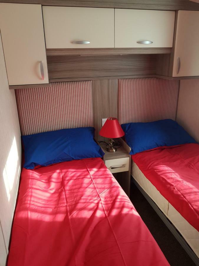 3 Bedroom Caravan With Hot Tub Tattershall Lakes المظهر الخارجي الصورة